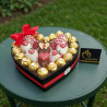 Corazón Dulzura Suprema: Fresas con Chocolate y Ferrero Rocher