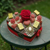 Corazón Pasión Artesanal: Rosa Natural y Fresas Gourmet