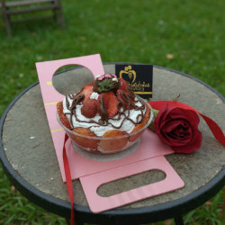 Copa de Fresas Tentación con Chocolate y Rosa | Regalo Individual de Lujo
