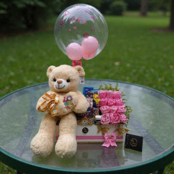 Cofre Imperial: Peluche Gigante, Rosas y 11 Golosinas | Regalo de Lujo