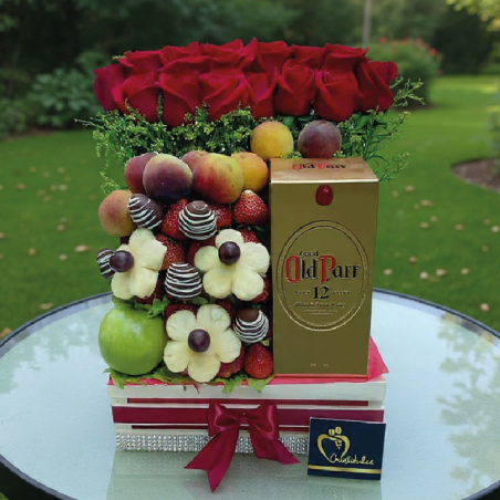 Arreglo Premium Old Parr: Rosas, Frutas y Fresas con Chocolate