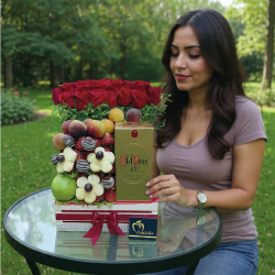 Arreglo Premium Old Parr: Rosas, Frutas y Fresas con Chocolate