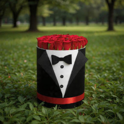 Caja Tuxedo Gentleman: Rosas Rojas de Lujo para Caballero
