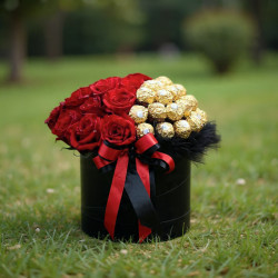 Arreglo Pasión Dorada: Rosas Rojas y Ferrero Rocher